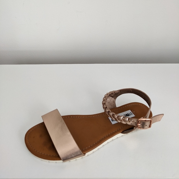 STEVE MADDEN Sandals - Picture 10 of 11